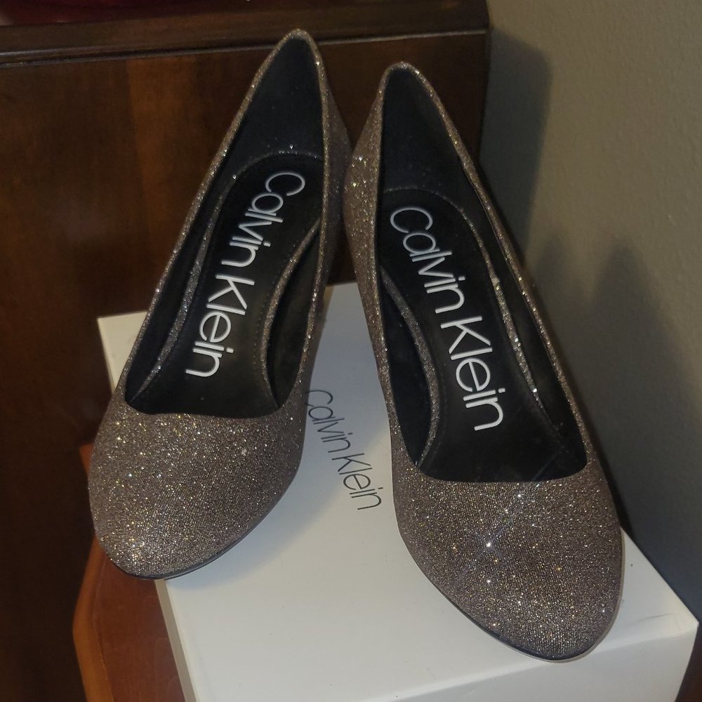 Calvin Klrin 2.5 inch heels Glitter Mahogany